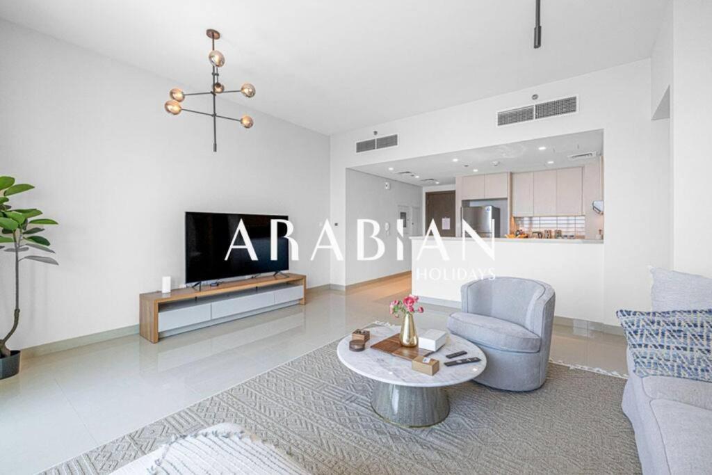 Spectacular 3 Bedroom On Waterfront In Harbour Views Apartment