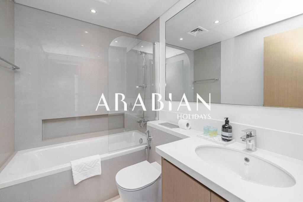 Spectacular 3 Bedroom On Waterfront In Harbour Views Apartment *