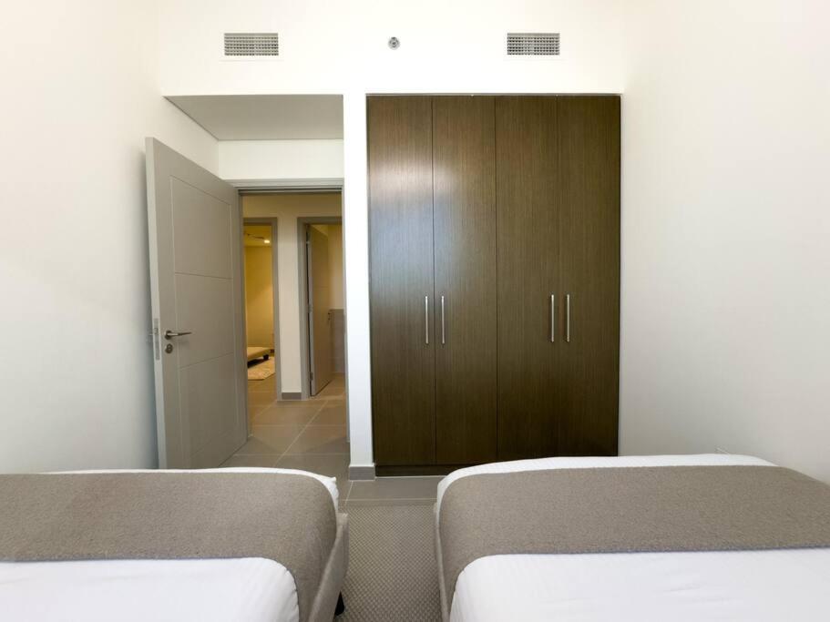 3br In Tower W Maid'sroom * Dubai