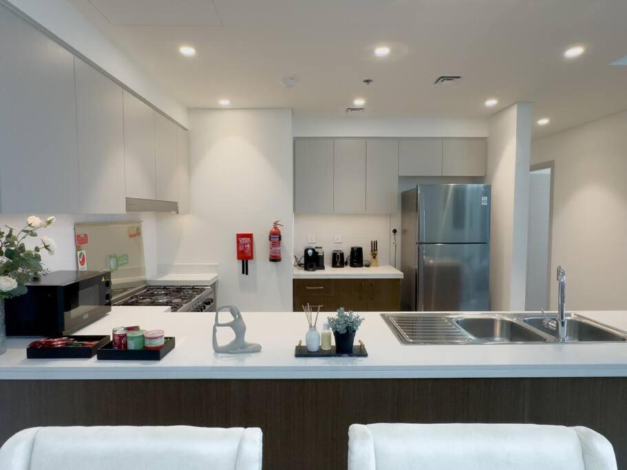 3br In Tower W Maid'sroom Apartment *