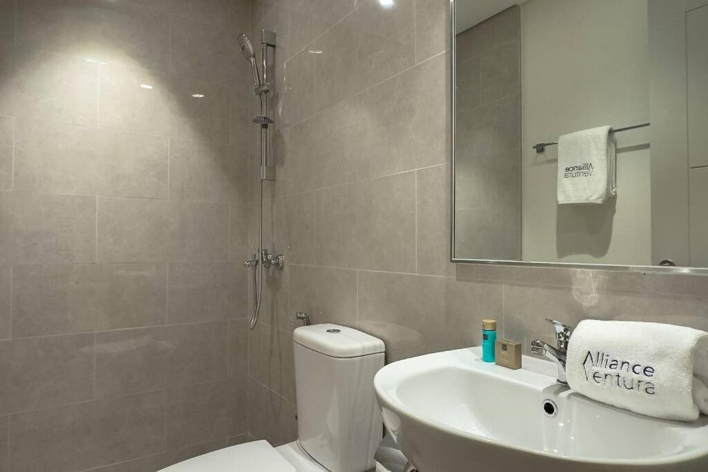 3br In Tower W Maid'sroom Apartment