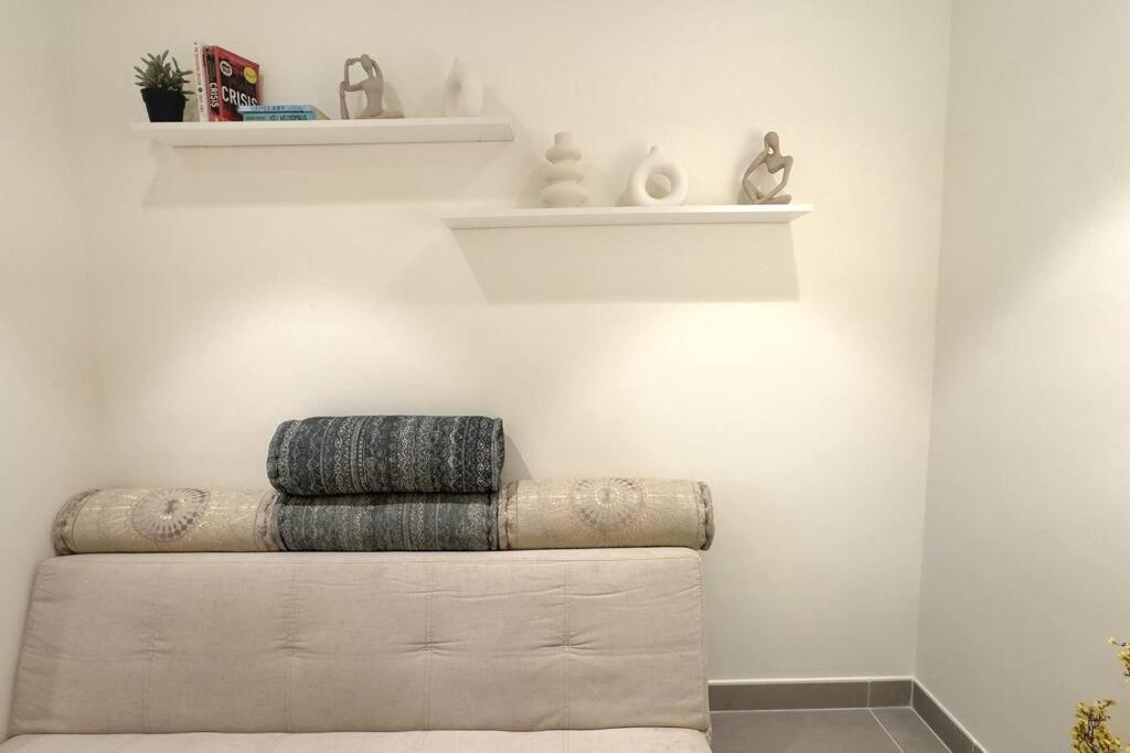 3br In Tower W Maid'sroom Apartment *