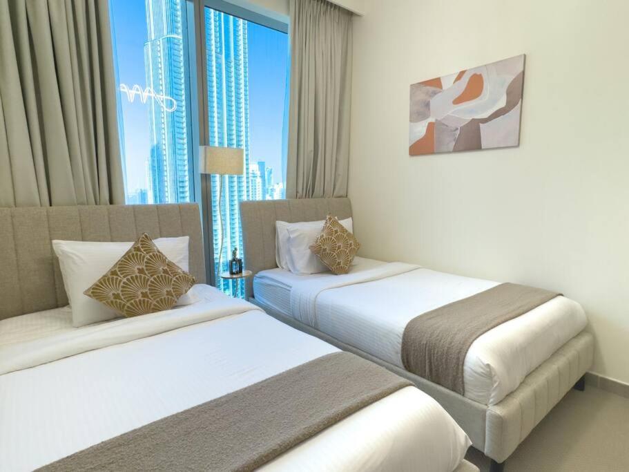 3br In Tower W Maid'sroom Apartment