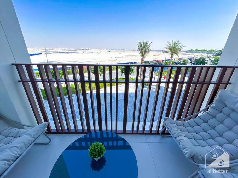 Amazing At Creek With Balcony & View Apartment *