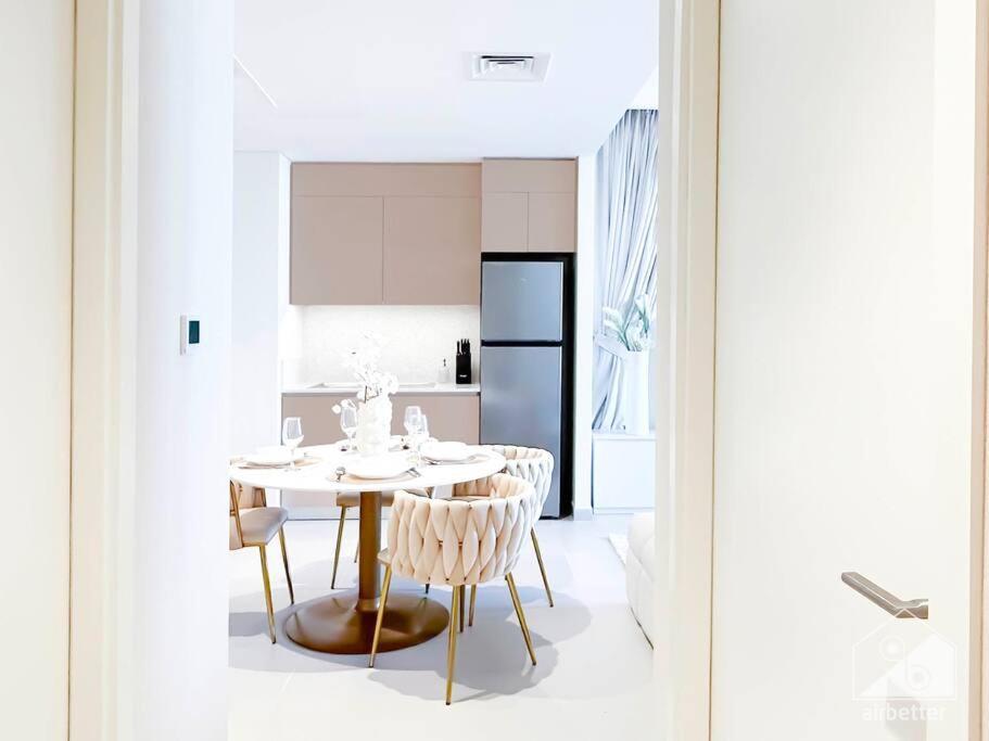 Apartment Amazing At Creek With Balcony & View Dubai
