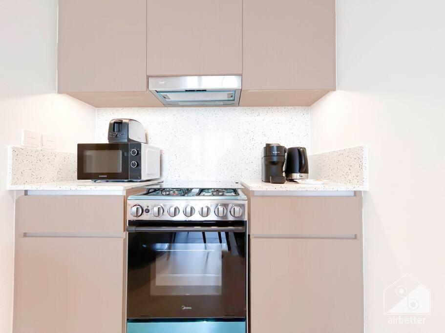 Amazing At Creek With Balcony & View Apartment
