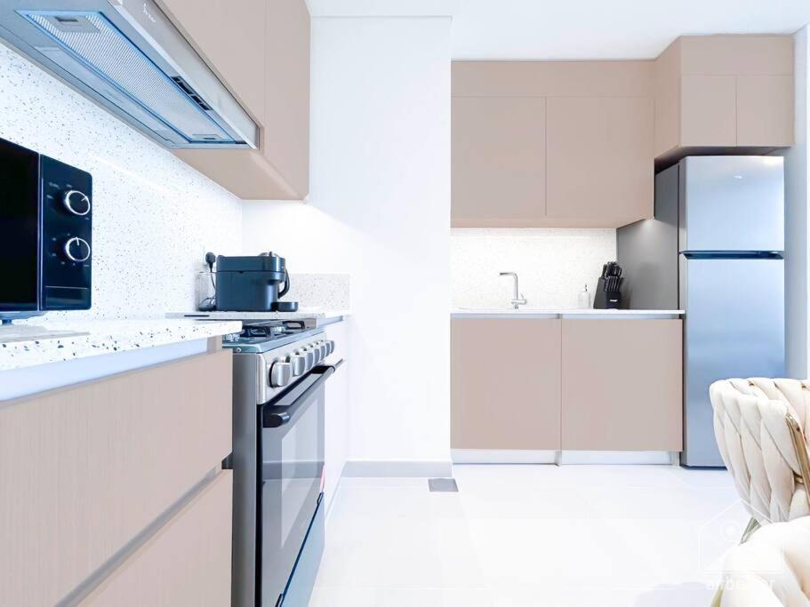 Amazing At Creek With Balcony & View Apartment *
