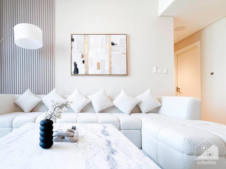Amazing At Creek With Balcony & View Apartment