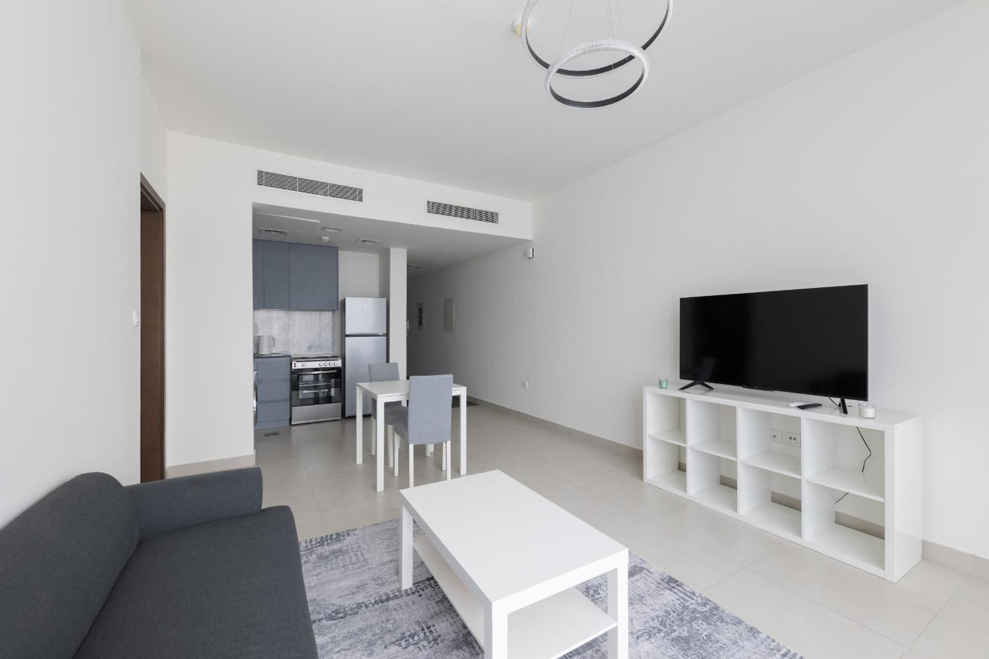 Splendid 1br In Living Garden