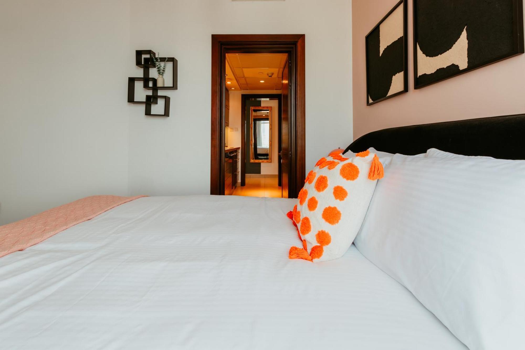Stylish 2-bedroom Escape Near Mall Apartment Dubai
