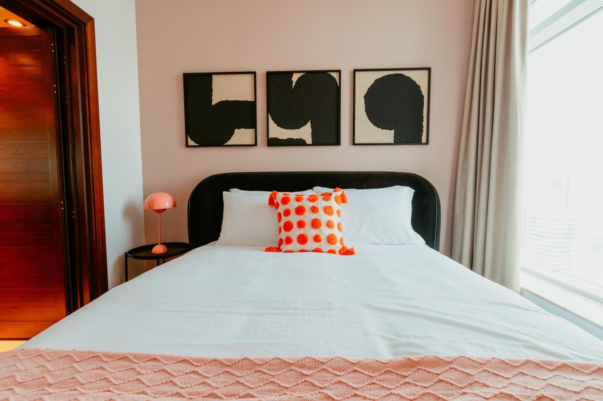 Stylish 2-bedroom Escape Near Mall *