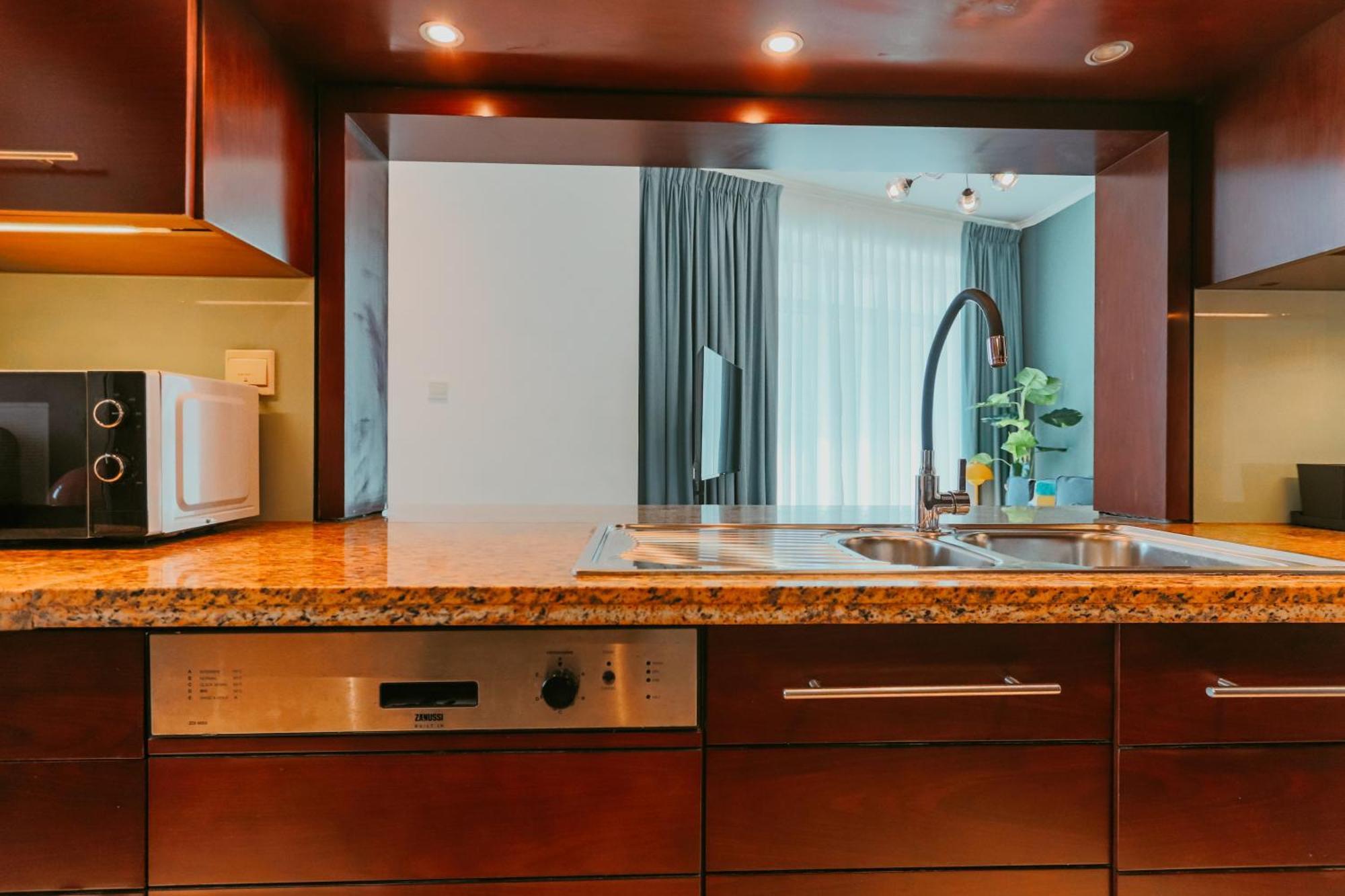 Apartment Stylish 2-bedroom Escape Near Mall Dubai