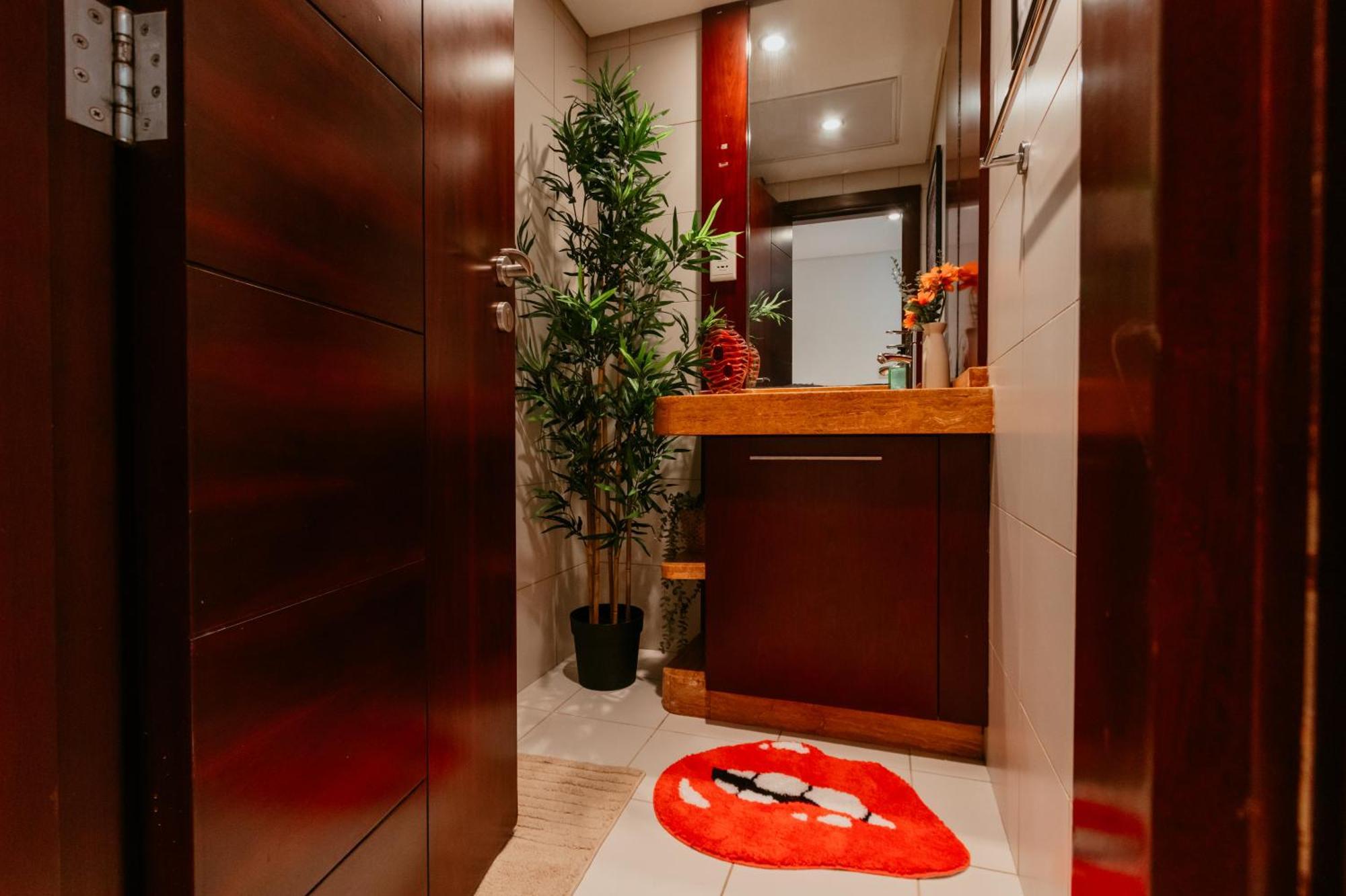 Stylish 2-bedroom Escape Near Mall Apartment