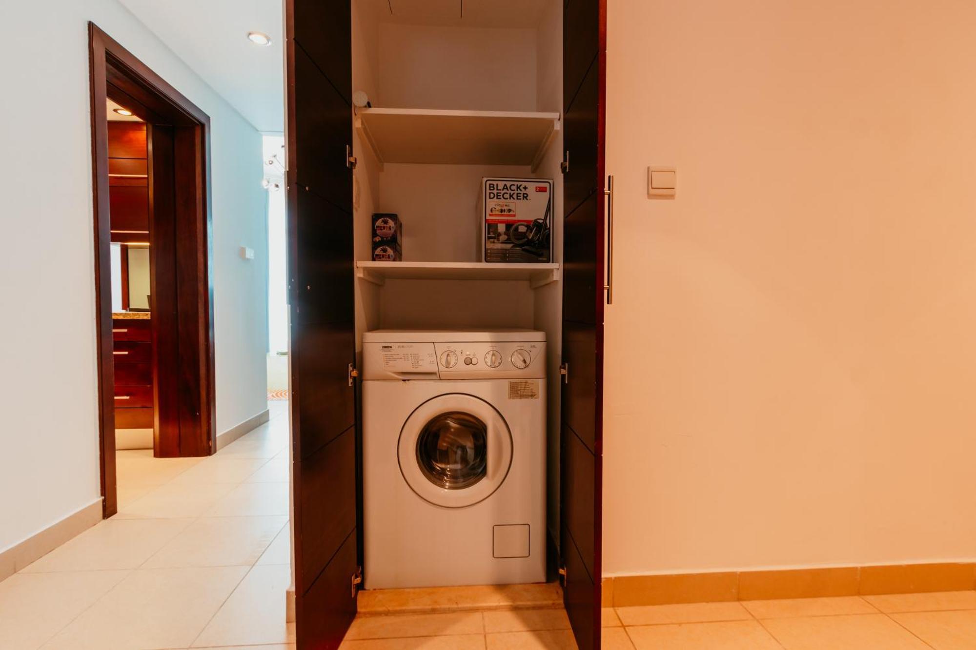 Apartment Stylish 2-bedroom Escape Near Mall Dubai