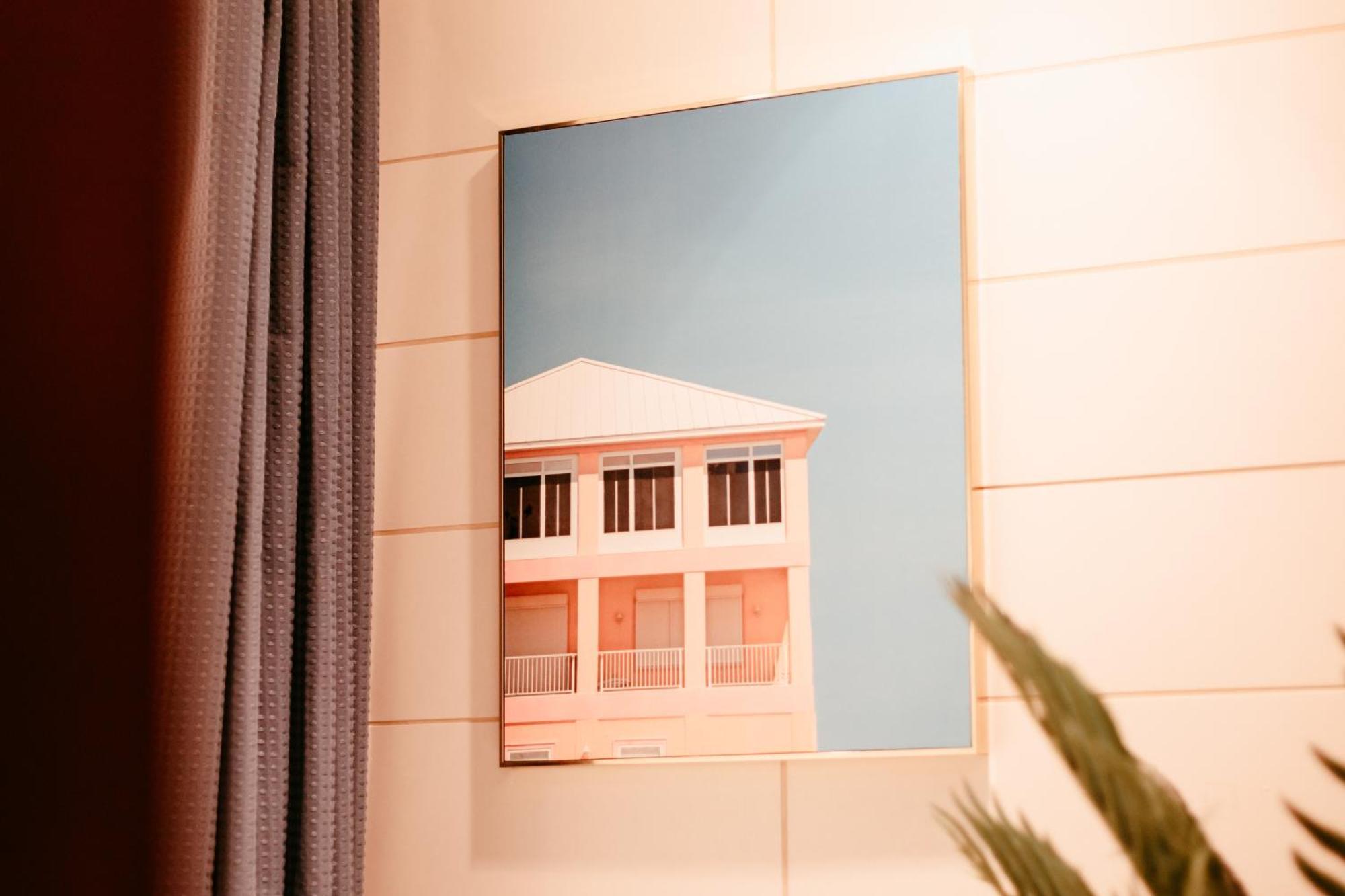 Stylish 2-bedroom Escape Near Mall