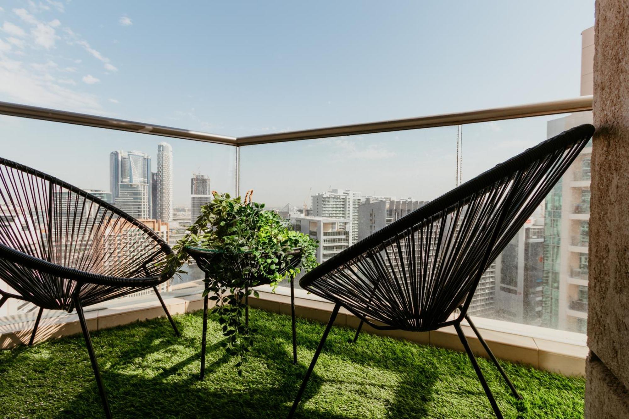 Stylish 2-bedroom Escape Near Mall Apartment *