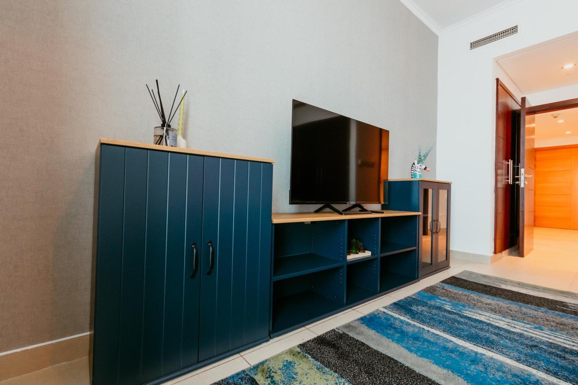 Stylish 2-bedroom Escape Near Mall Apartment Dubai