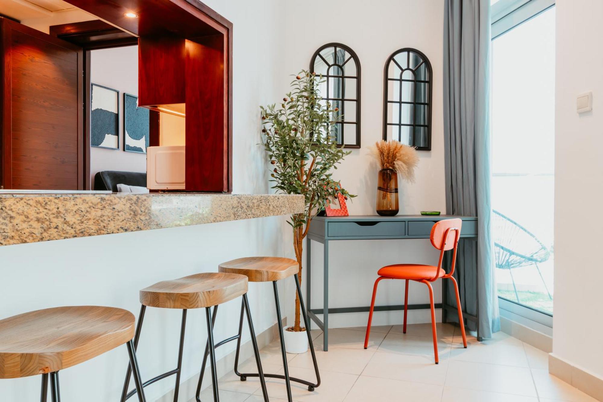 Apartment Stylish 2-bedroom Escape Near Mall Dubai