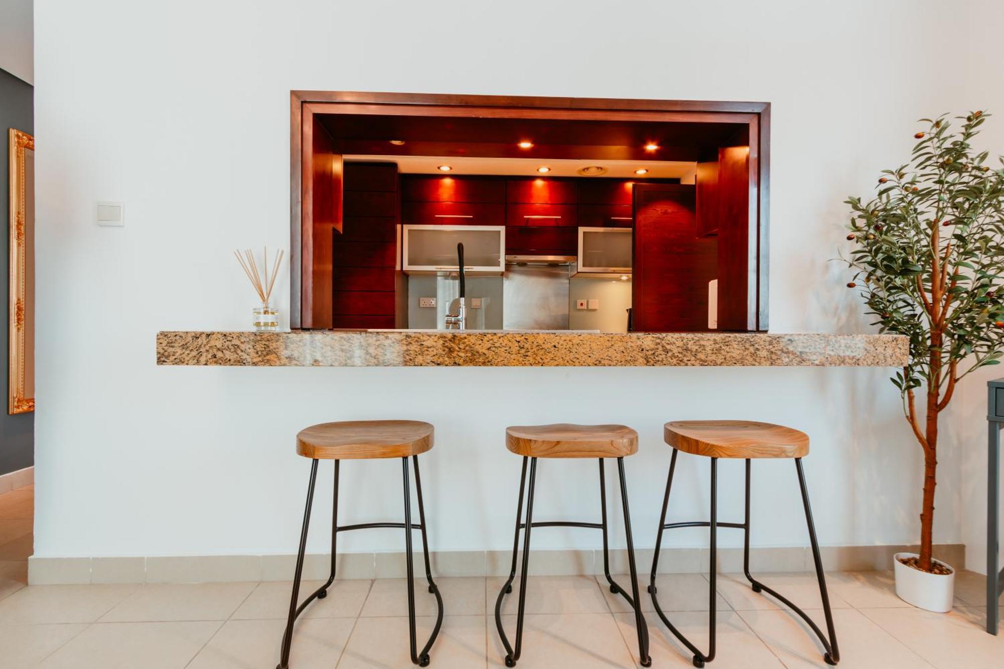 Stylish 2-bedroom Escape Near Mall
