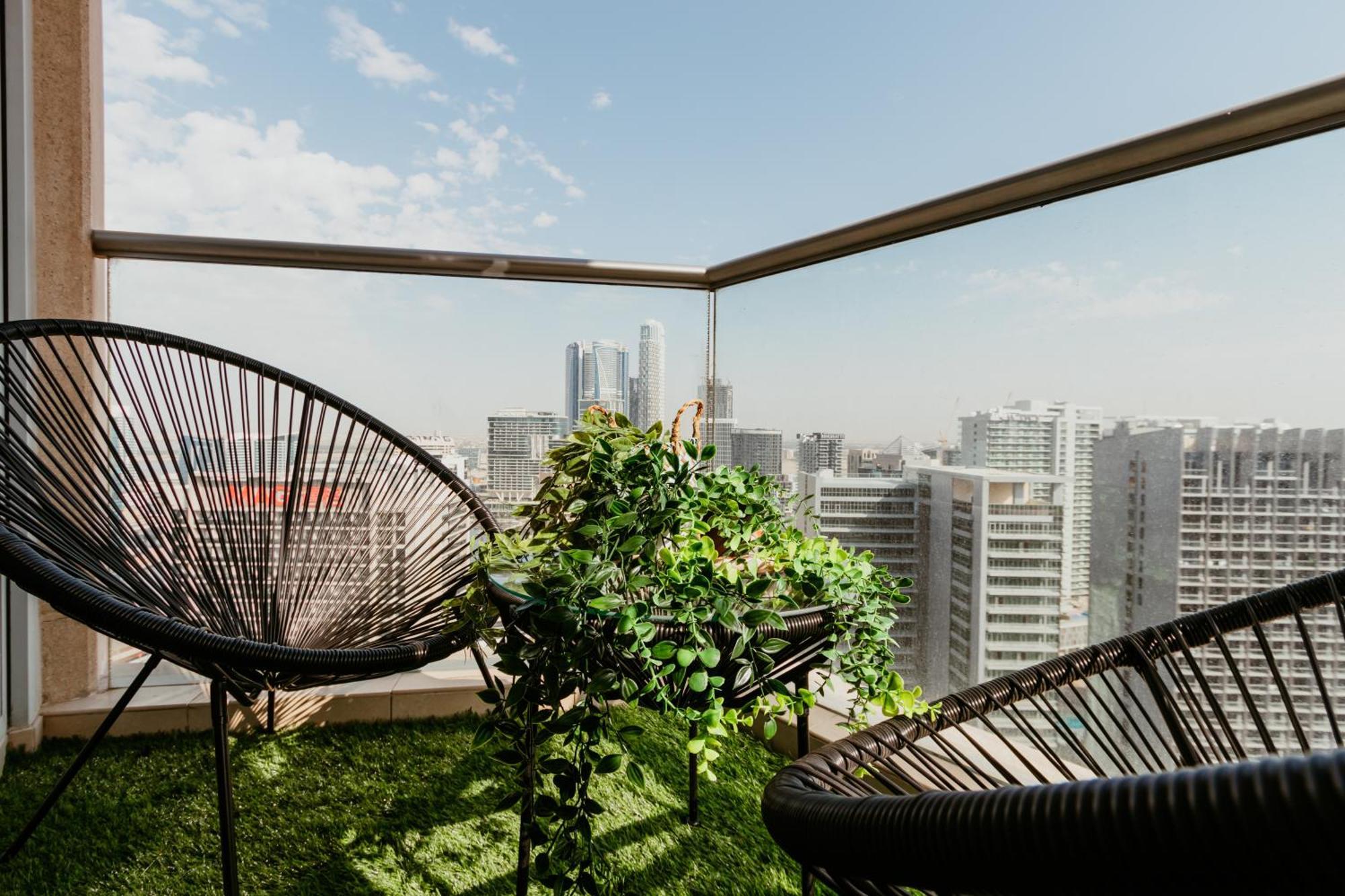 Stylish 2-bedroom Escape Near Mall Apartment *