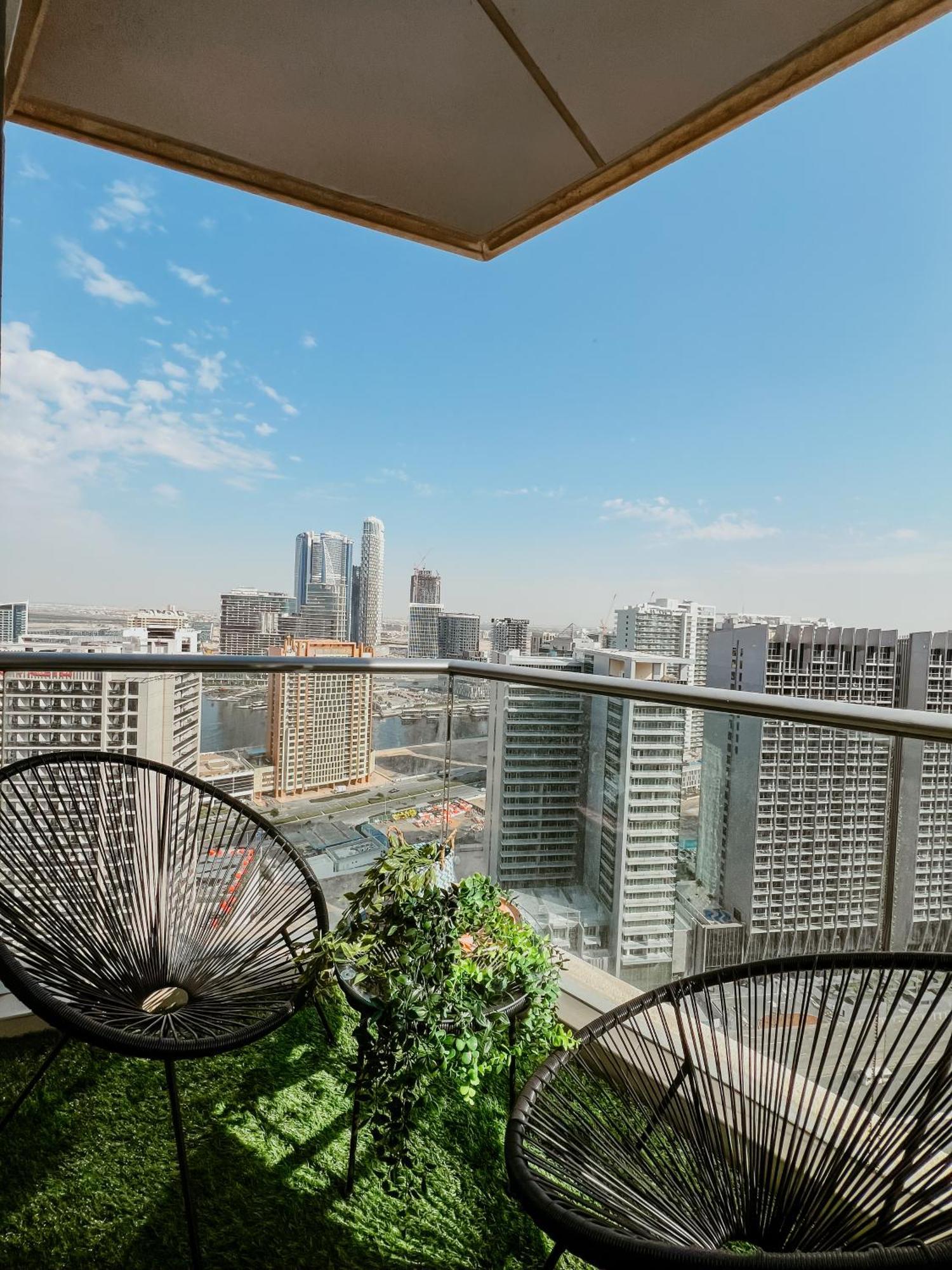 Apartment Stylish 2-bedroom Escape Near Mall Dubai
