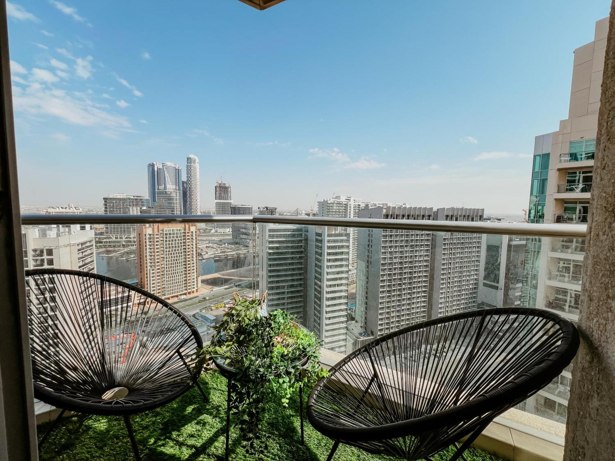 Stylish 2-bedroom Escape Near Mall *