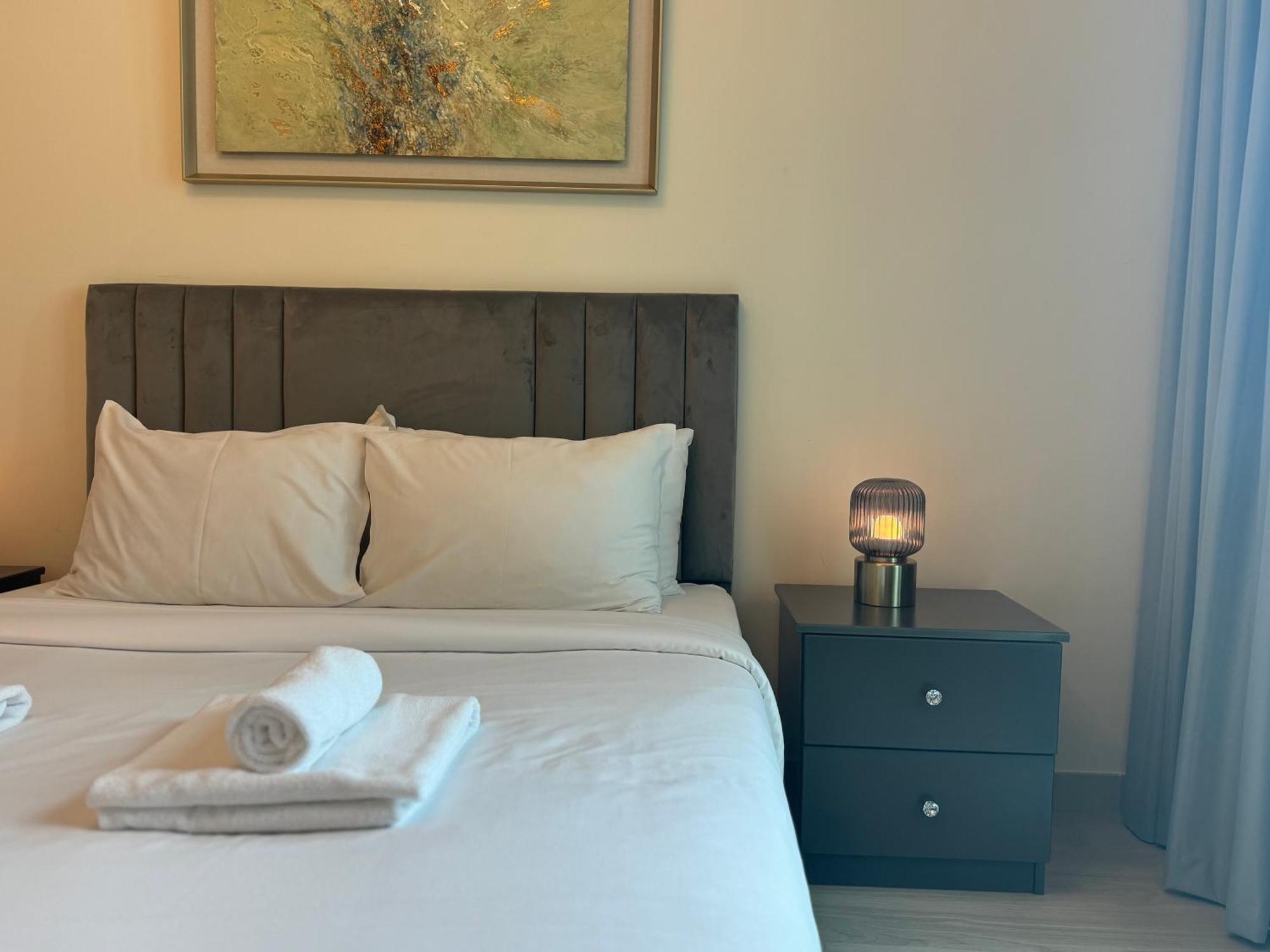 Ashrihh/ Modernstudio In Jadaf Apartment