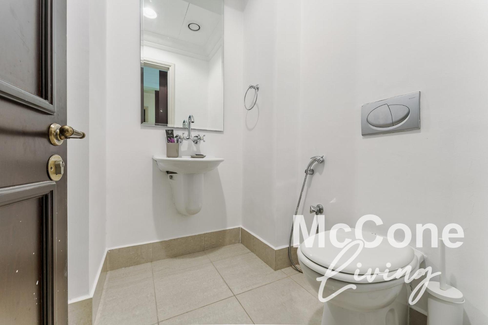 Apartment 1br In Downtown With Mall Access *