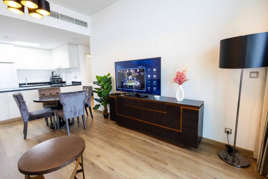 Wonderful 2 Bedroom At Jvc