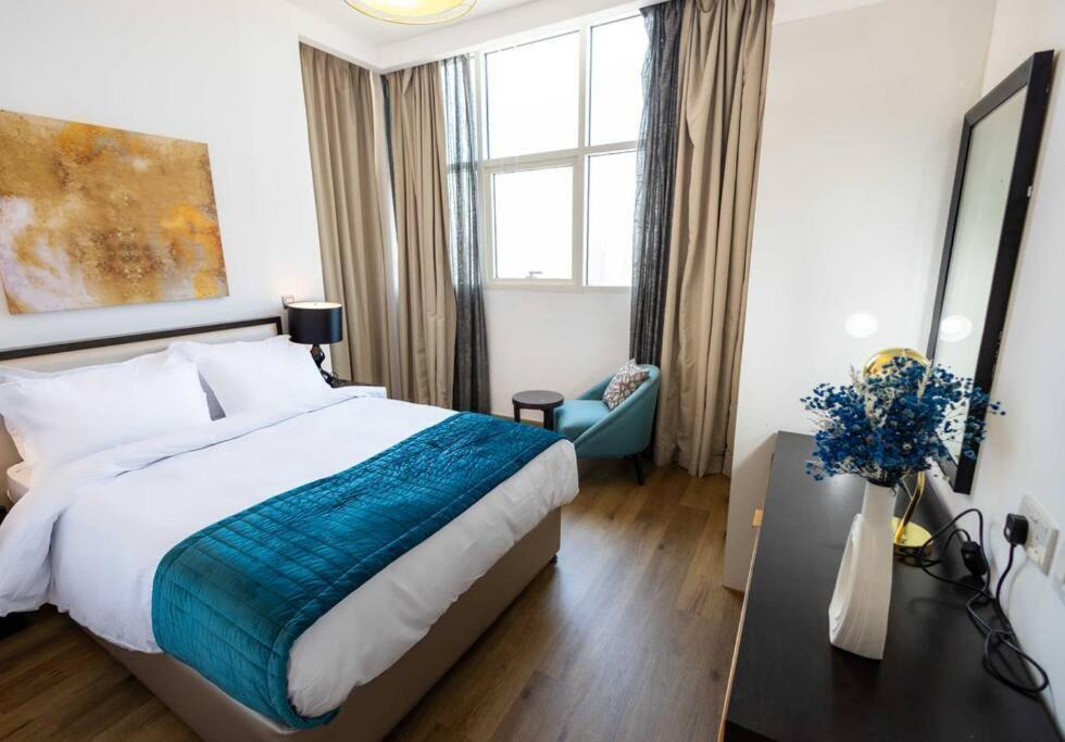 Wonderful 2 Bedroom At Jvc