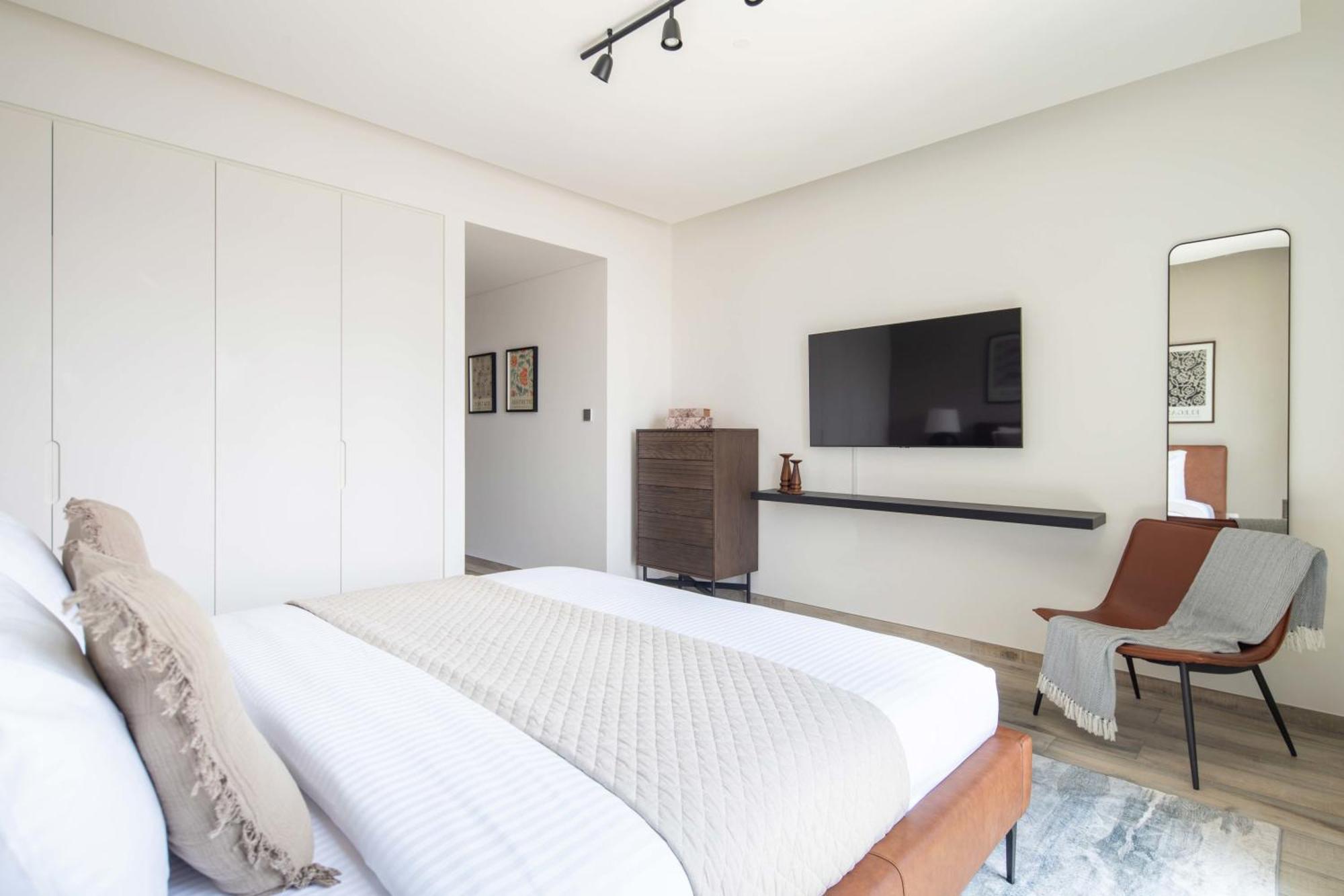 Frank Porter - Ahad Residences Apartment *