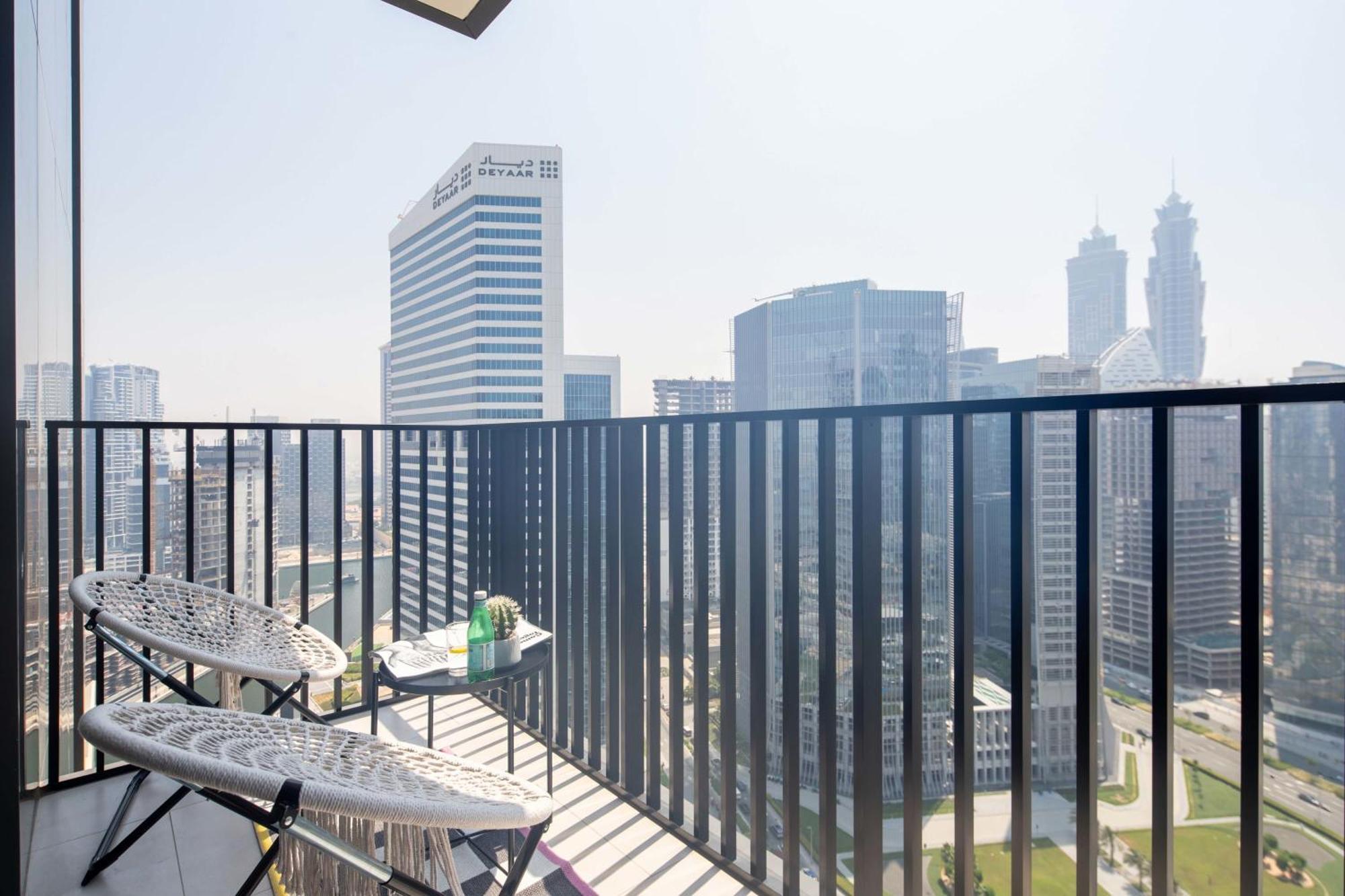 Frank Porter - Ahad Residences Apartment *