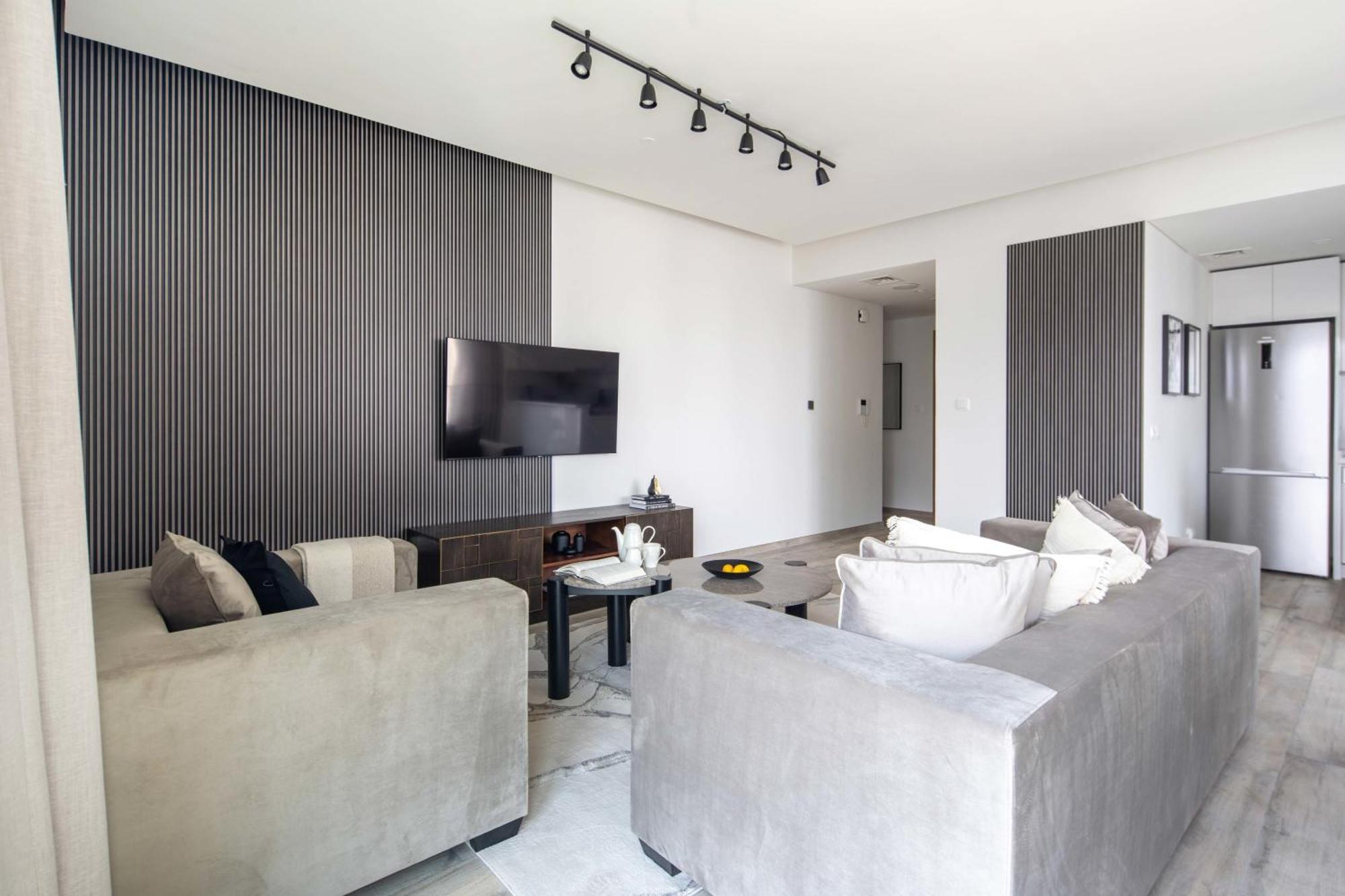 Frank Porter - Ahad Residences Apartment Dubai