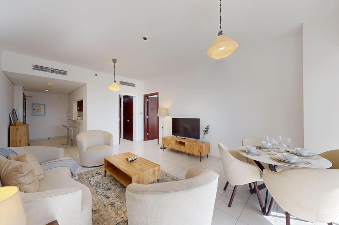 Marina Tower - Chic One Bedroom *