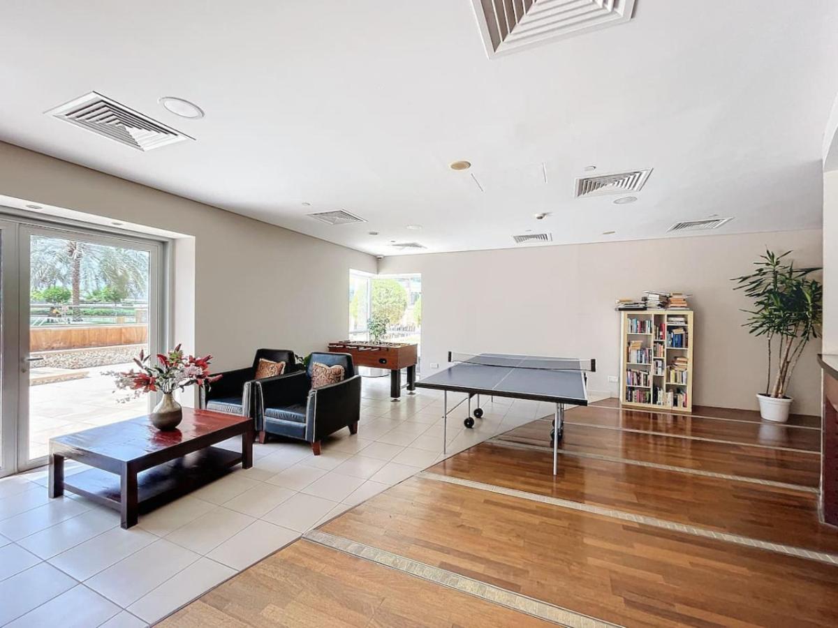 Marina Tower - Chic One Bedroom Apartment