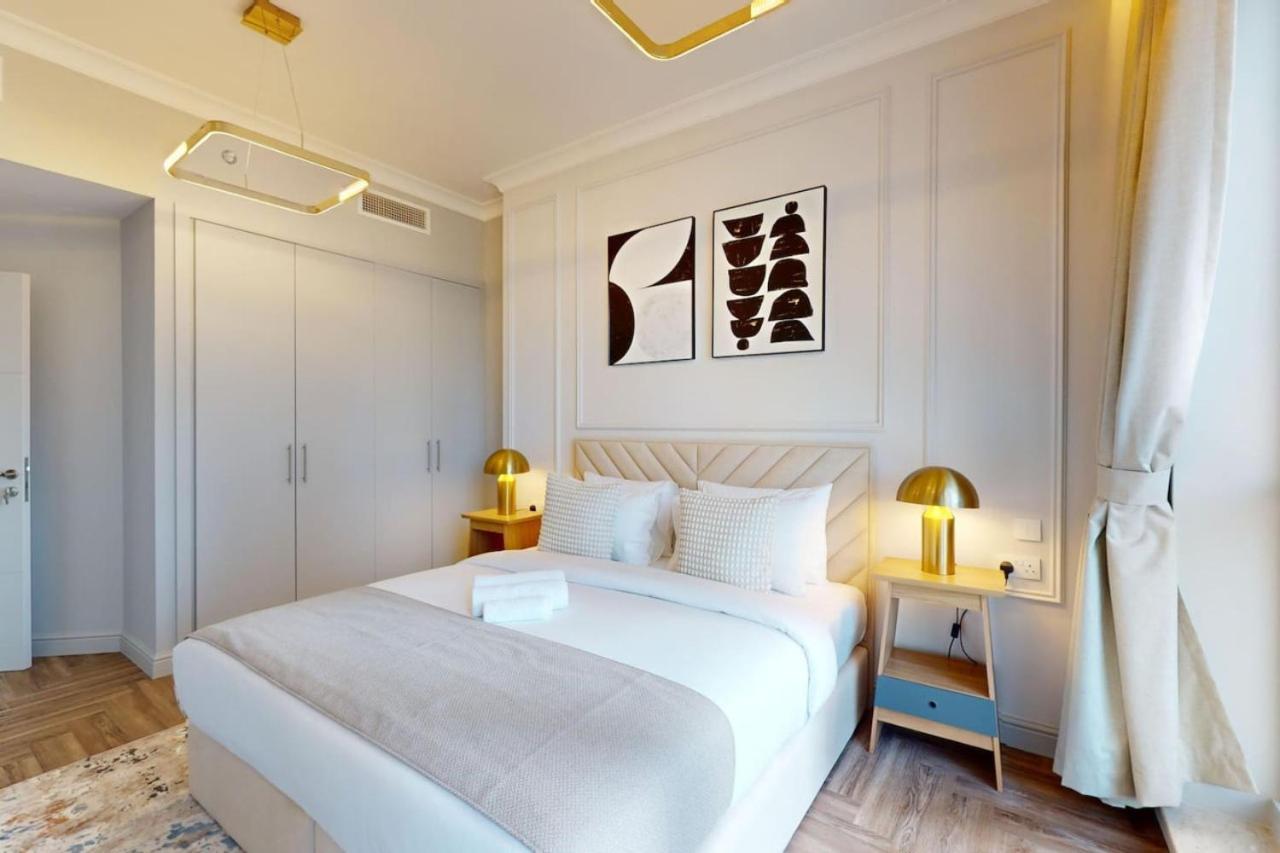 Torch Tower - Fashionable Two Bedroom Apartment *