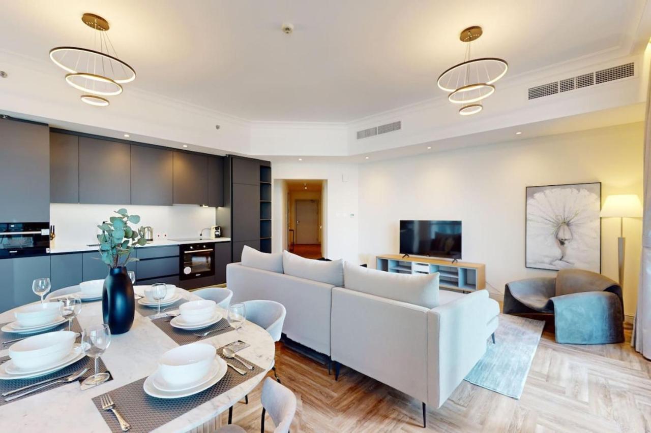 Torch Tower - Fashionable Two Bedroom * Dubai