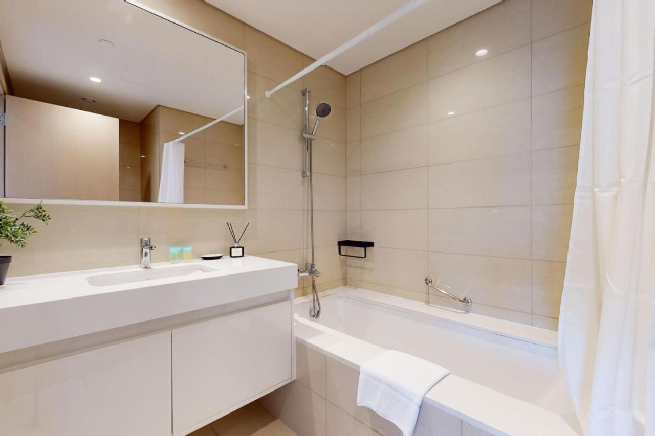 Burj Royale - Two Bedroom Apartment Dubai
