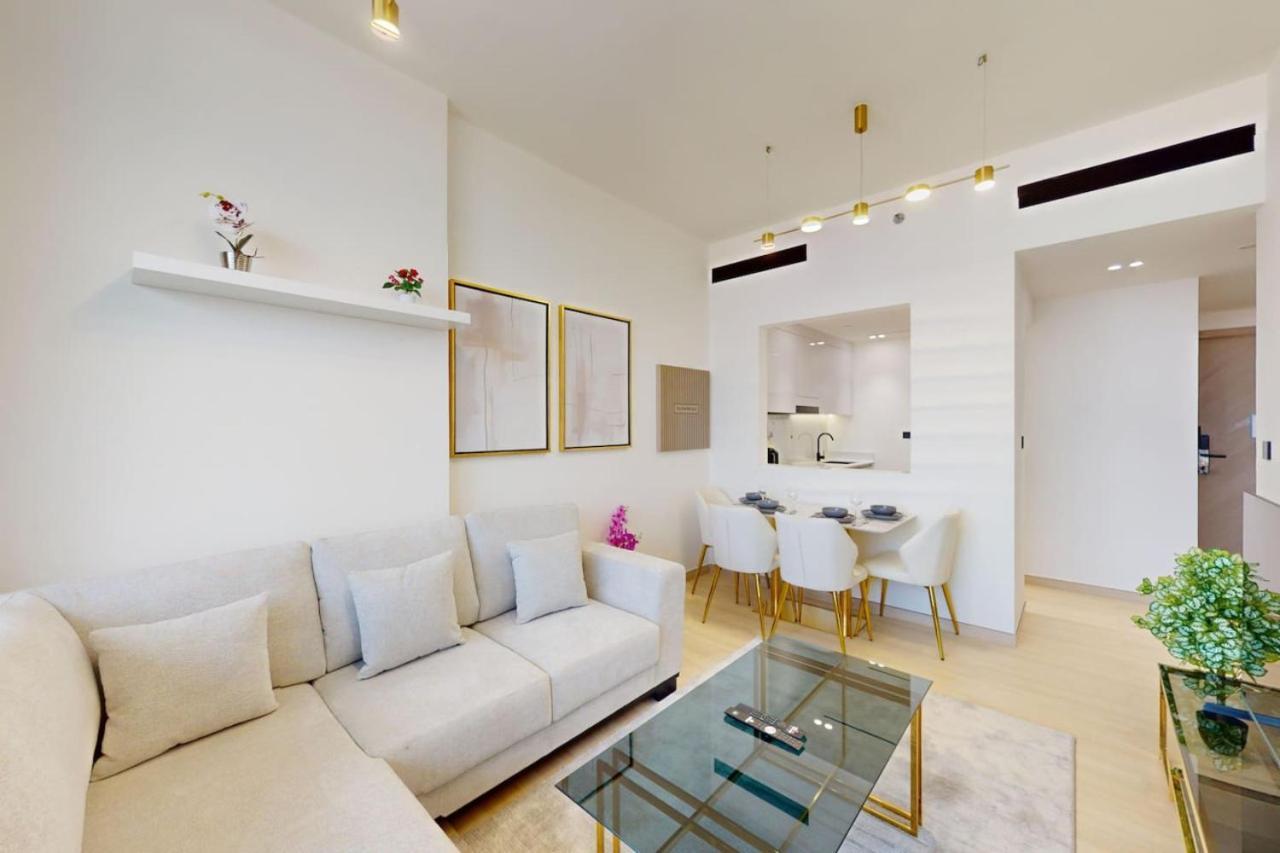 Binghatti Crest - Serene One Bedroom Apartment Dubai