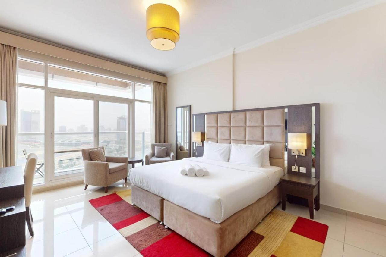 Siraj Tower - Colourful Apartment