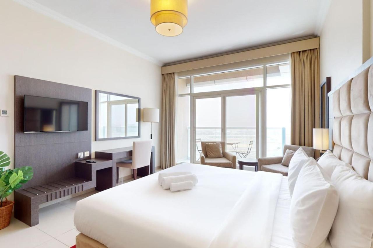 Siraj Tower - Colourful Apartment Dubai