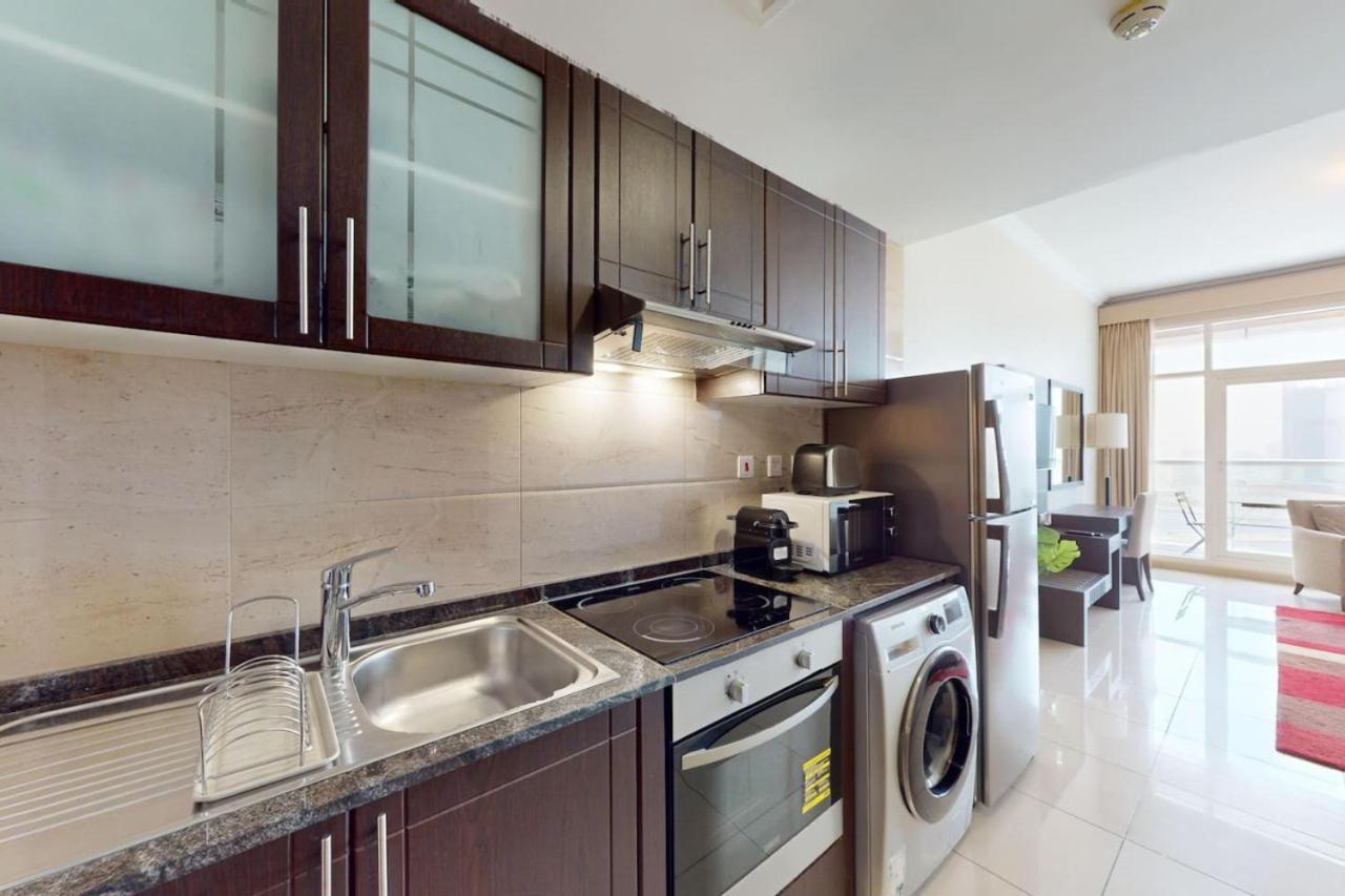 Siraj Tower - Colourful Apartment