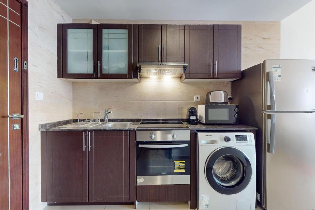 Siraj Tower - Colourful Apartment