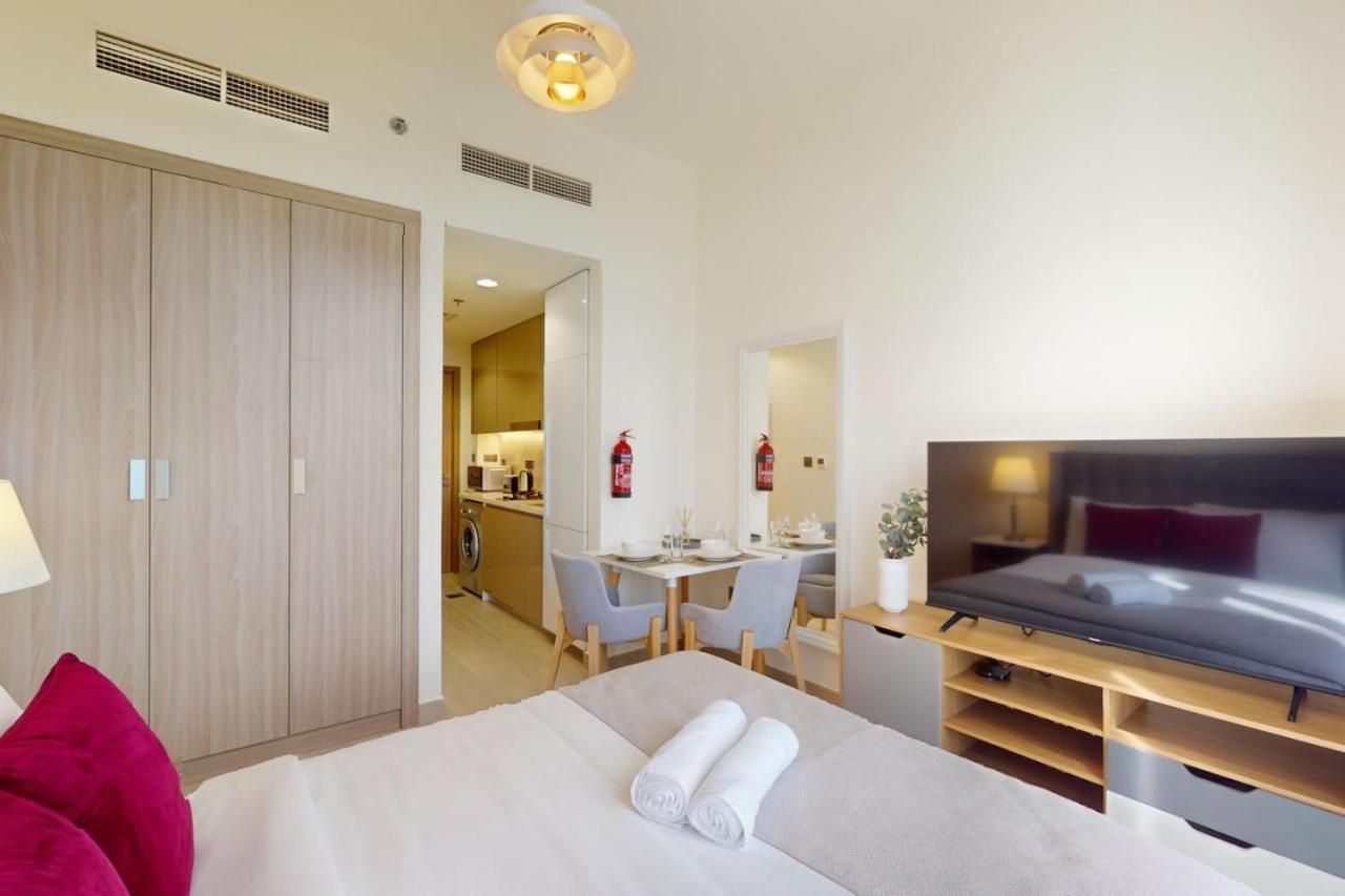 Azizi Riviera 22 - Light Apartment Dubai
