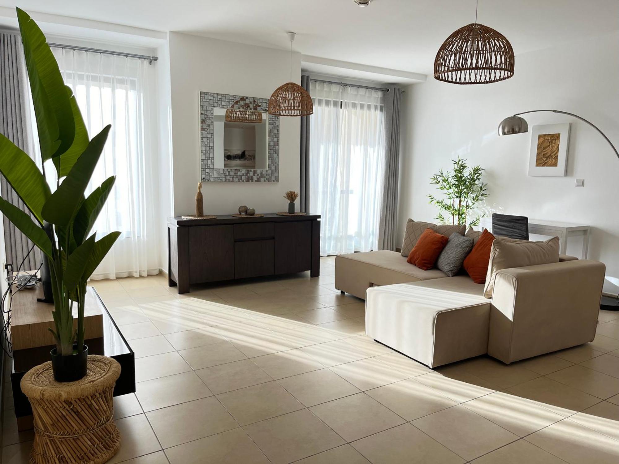 Spacious 1br Jbr Apartment *