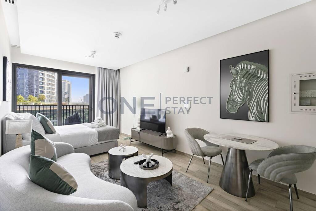 Chic In Business Bay With Pool And Gym *