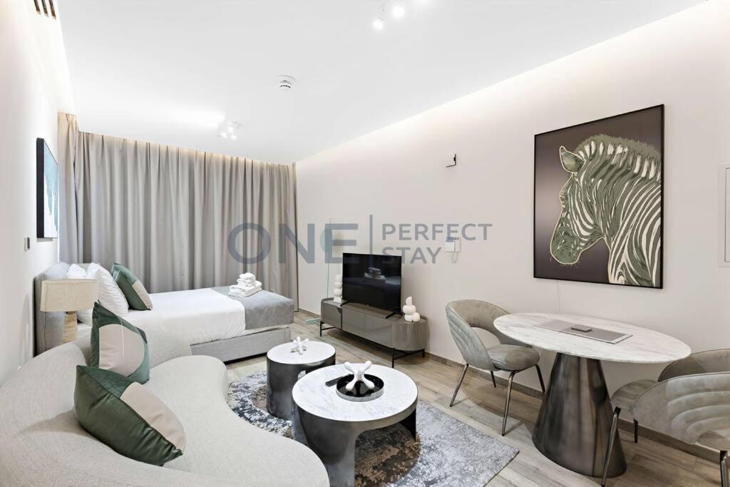 Chic In Business Bay With Pool And Gym