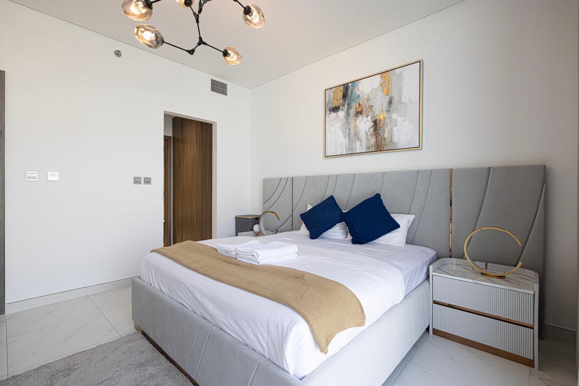 Full Lagoon View Access Exclusive Building Apartment