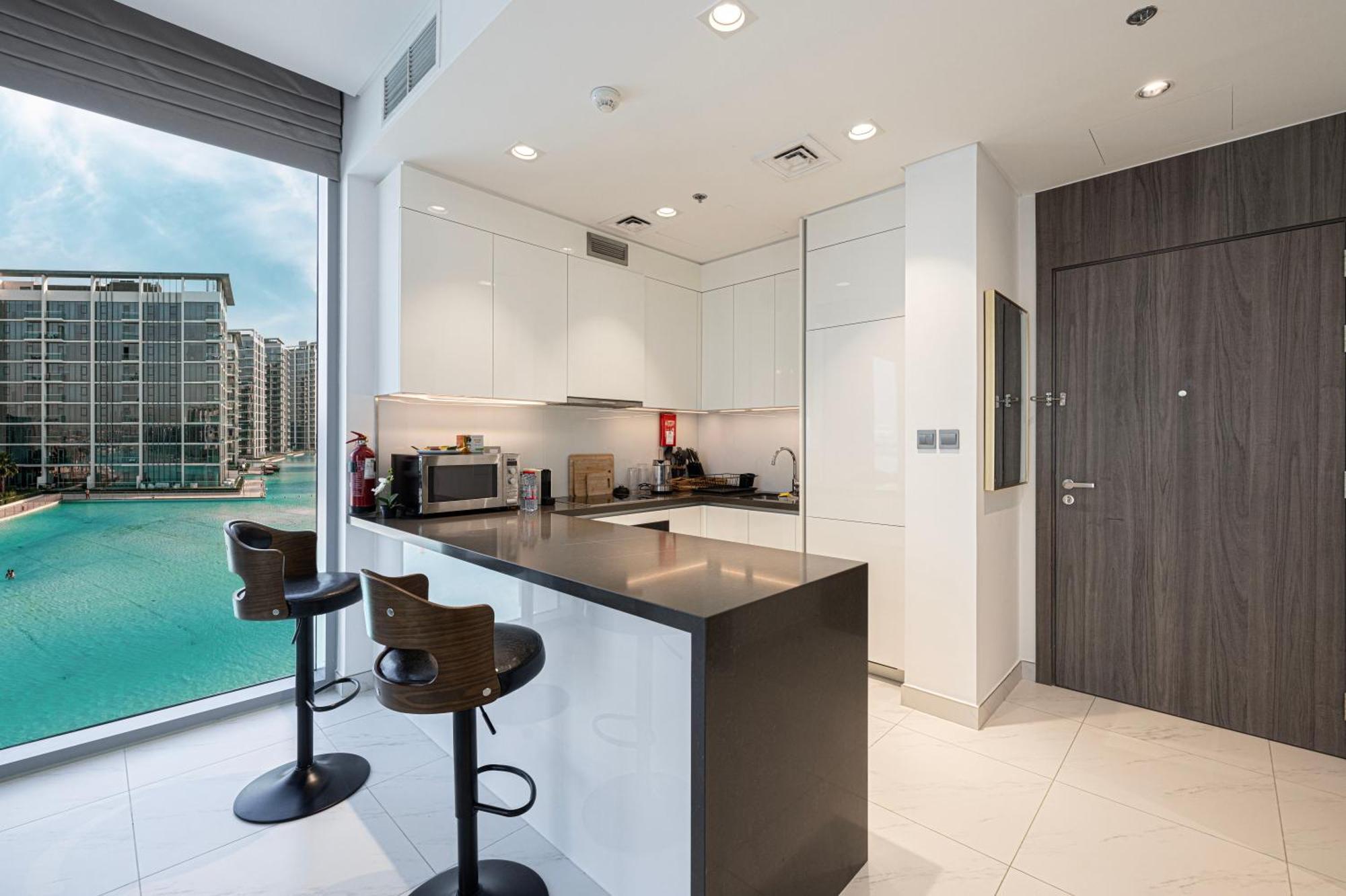 Full Lagoon View Access Exclusive Building Apartment *