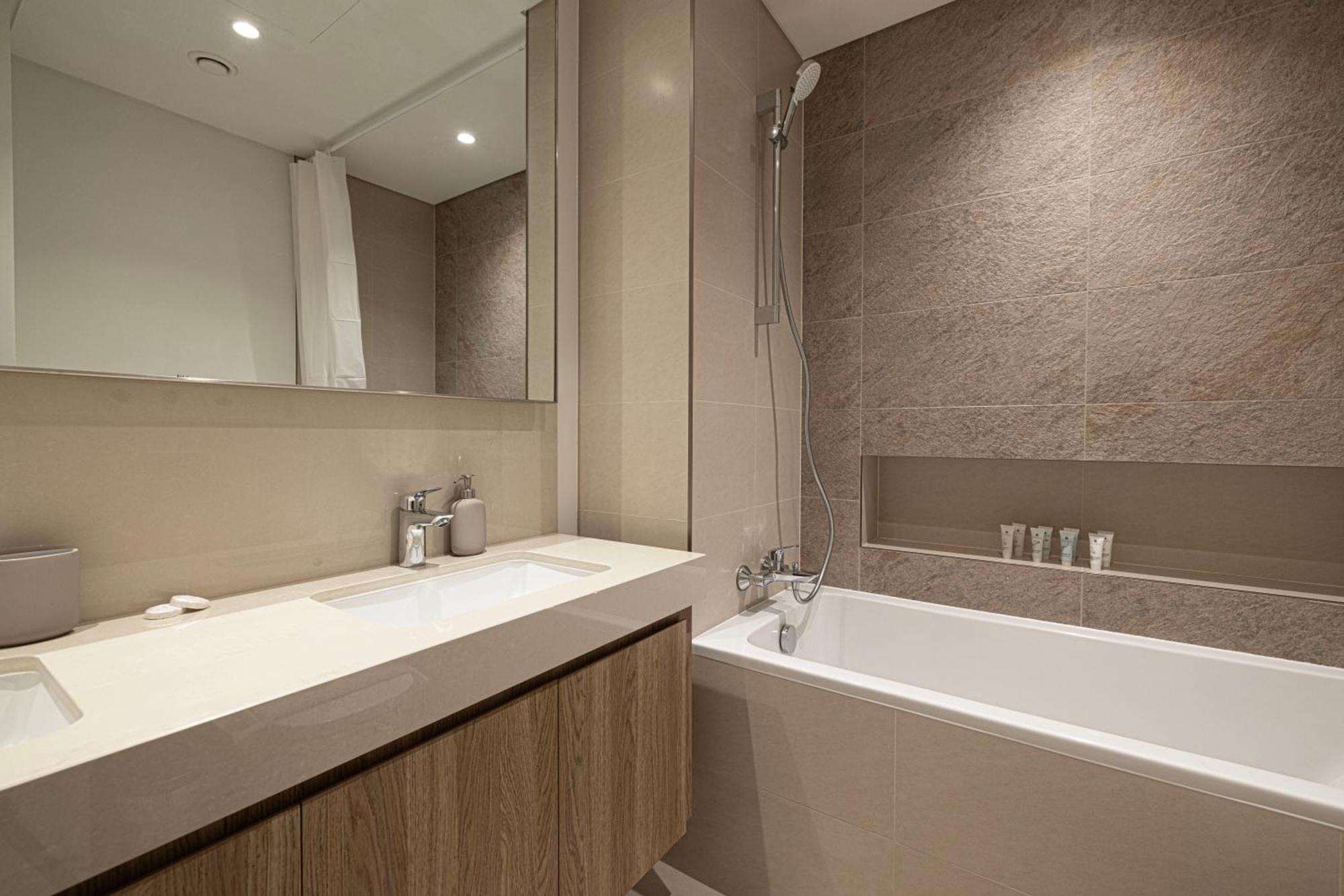 2br With Full Burj View And Direct Access To Mall *